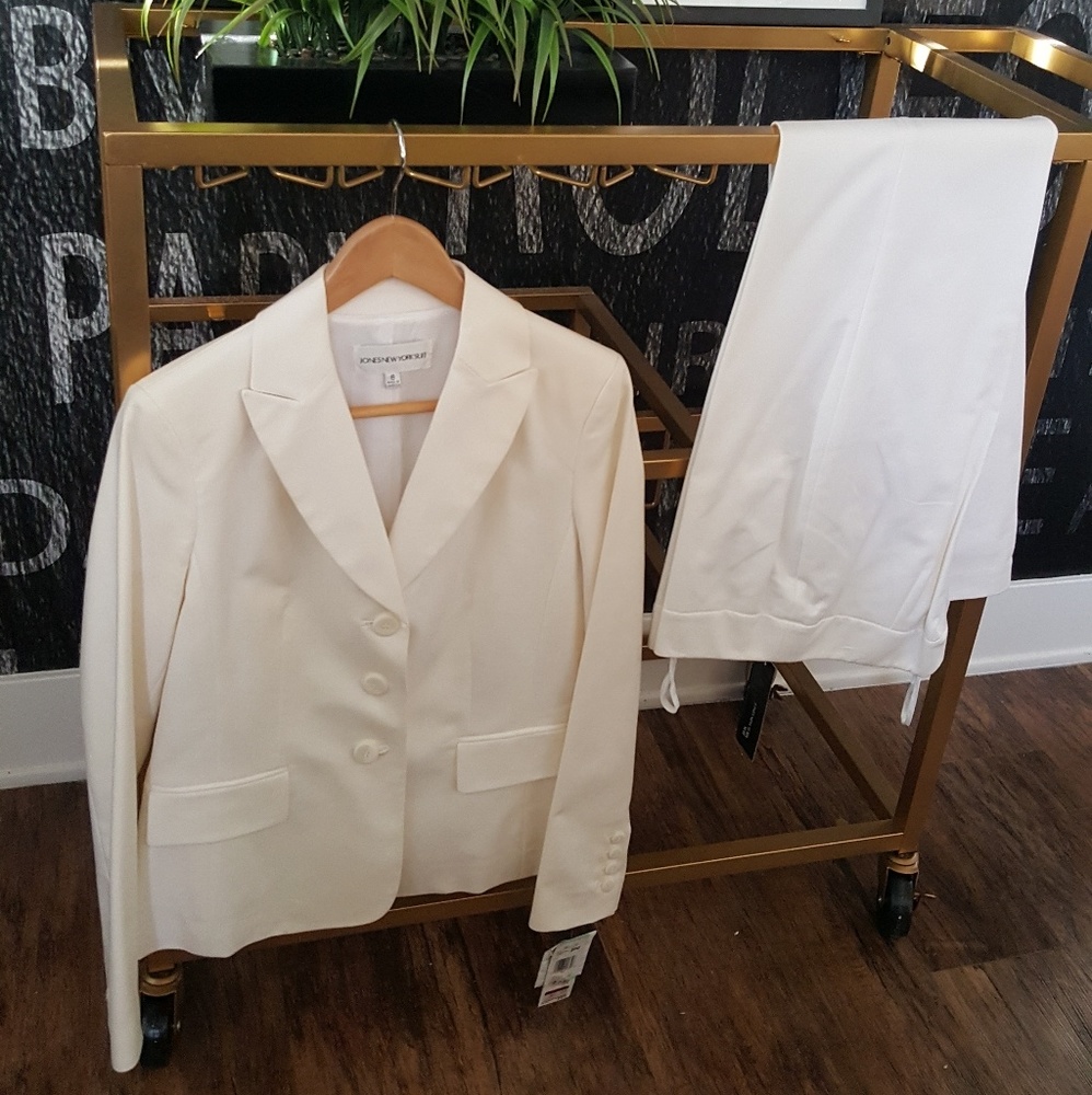 NWT Jones New York winter white suit